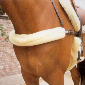 Medizinischer Lammfellschoner für Brustblatt-Vorderzeug