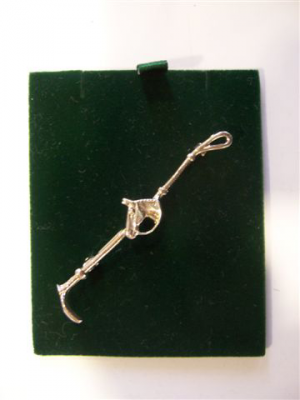 Plastronnadel mit Pferdekopf